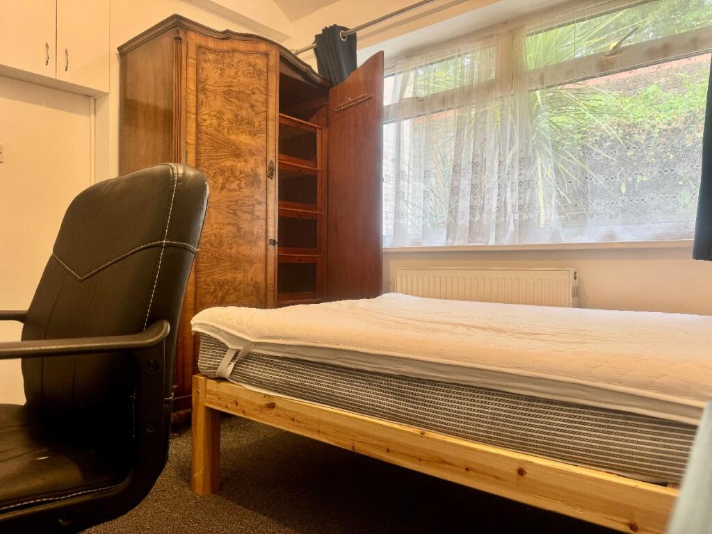 Additional property image - 5 Bed Student Home - Downs Road, Canterbury