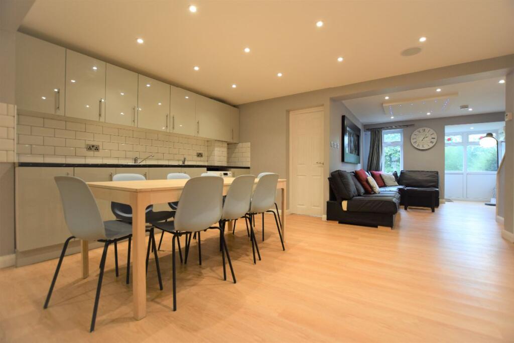 Main image of property: Rooms to Let - Close to UKC