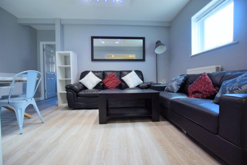 Main image of property: 20 North Holmes Road, Canterbury