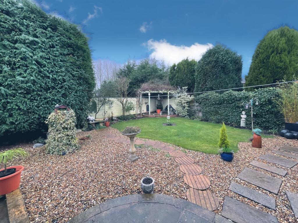 3 bedroom detached house for sale in Skelton Close, St. Helens, WA11 9