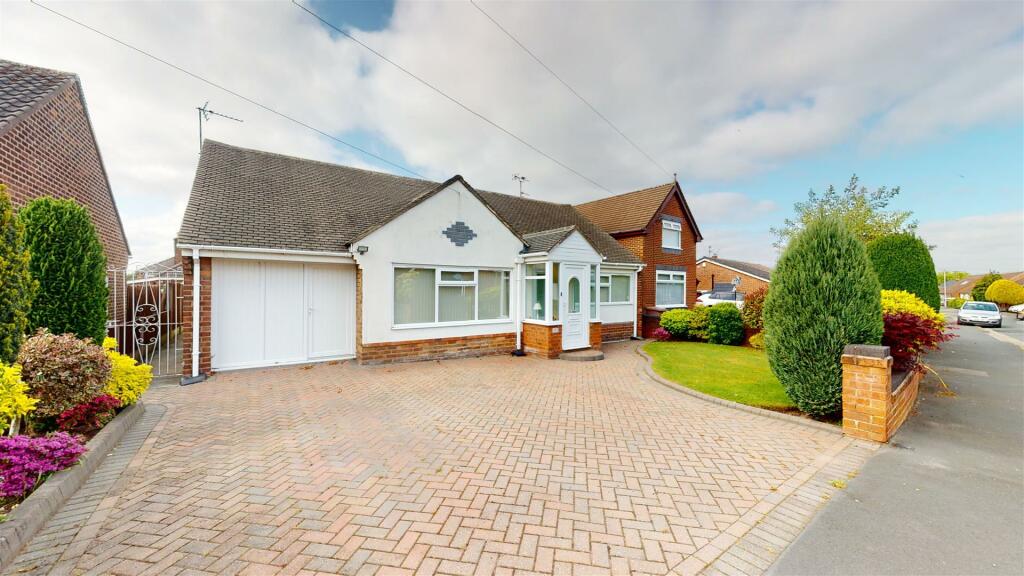 2 bedroom detached bungalow for sale in Oak Tree Road, Eccleston, St