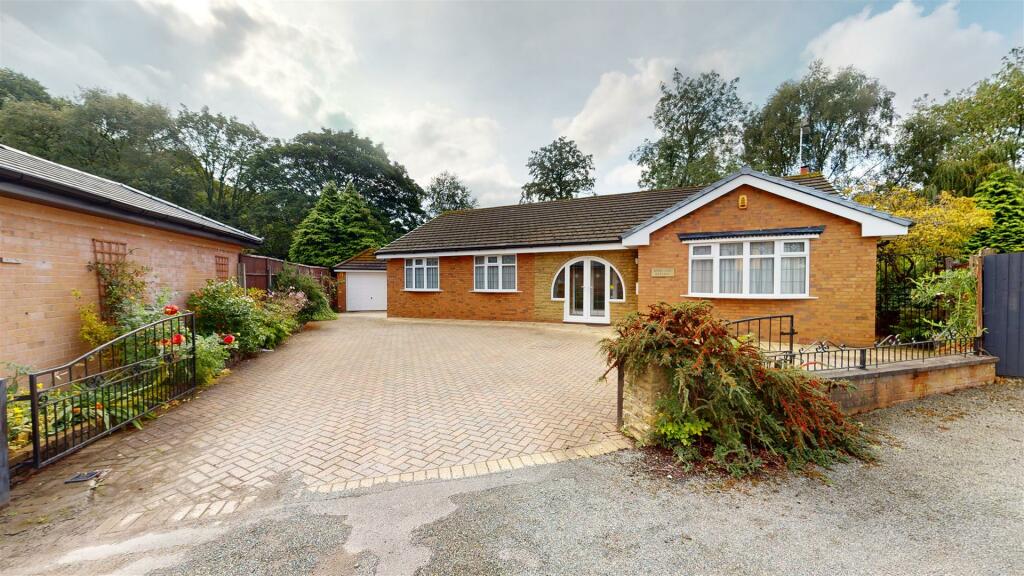 3 bedroom detached bungalow for sale in Springfield Lane, Eccleston, St Helens, WA10 5, WA10