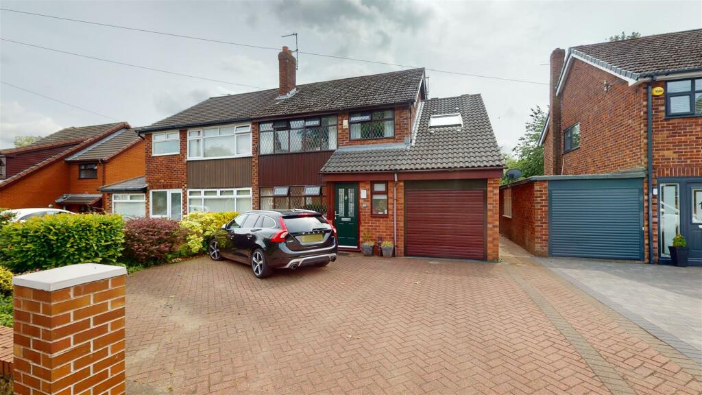 4 bedroom semidetached house for sale in Millbrook Lane, Eccleston, St