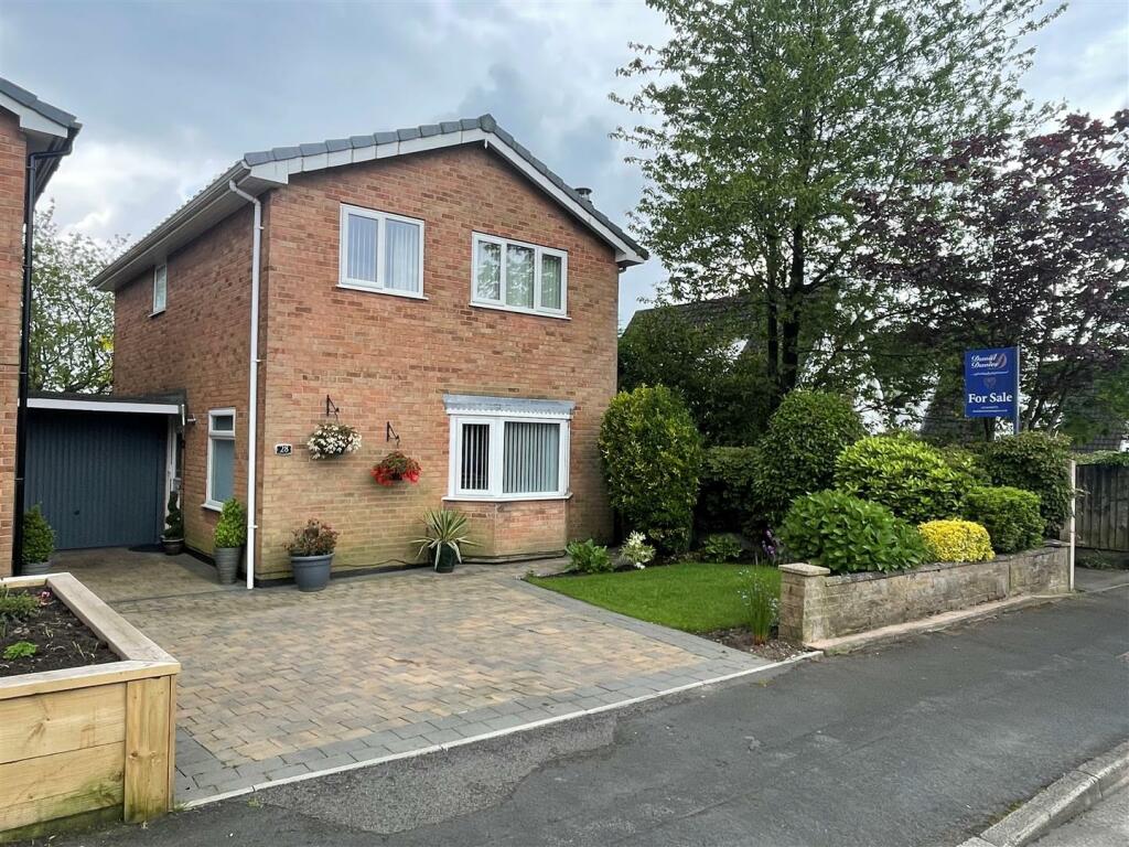 4 bedroom detached house for sale in Ashfield Crescent, Billinge, Wigan, WN5 7, WN5