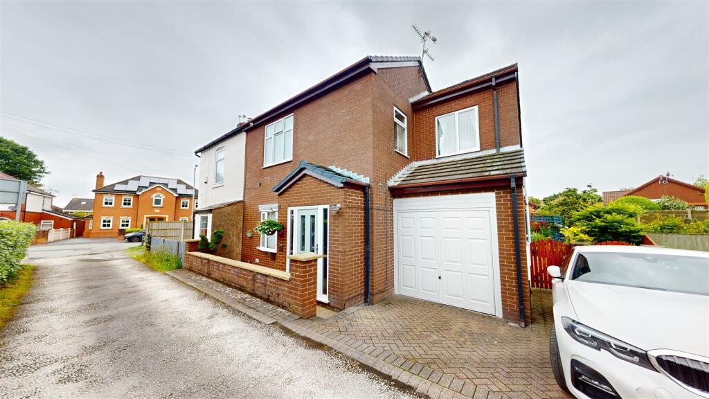 3 bedroom semidetached house for sale in Old Lane, Rainford, WA11 8JF