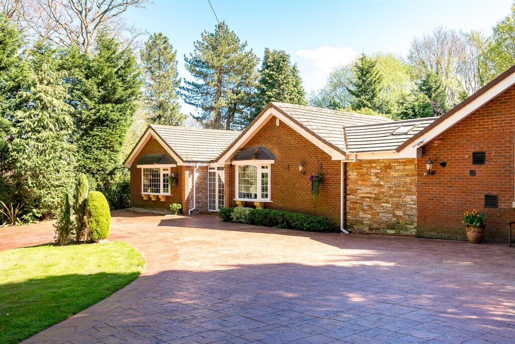 Main image of property: St. Helens Road, Rainford, St. Helens, WA11 7QX