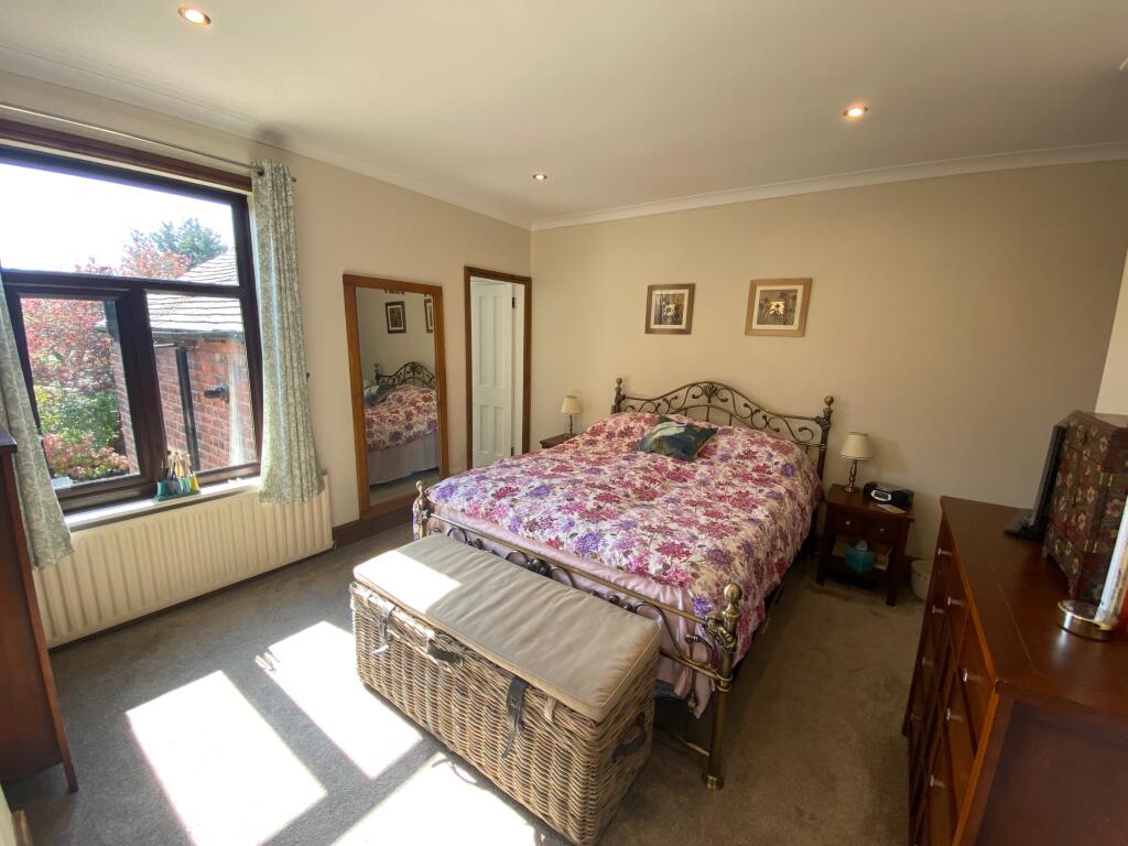 2 bedroom semidetached house for sale in Bradwall Street, Sandbach, CW11