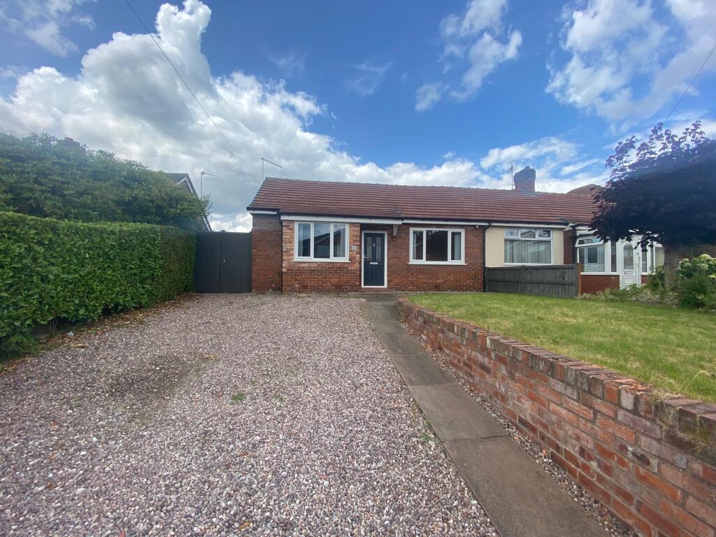 2 bedroom semidetached bungalow for sale in Heath Road, Sandbach, CW11