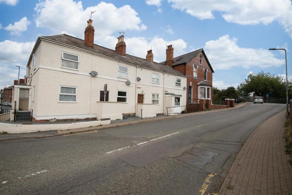 2 bedroom terraced house for sale in Widemarsh Street HR4