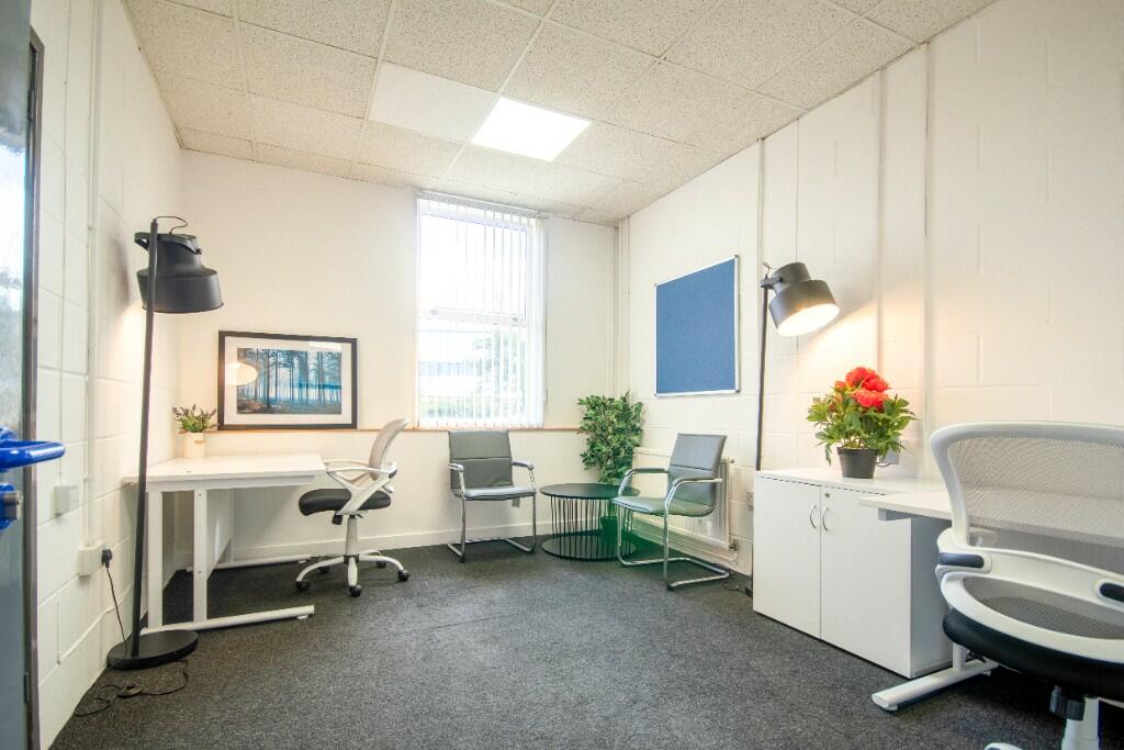Serviced office to lease in Didcot Enterprise Centre, Hawksworth