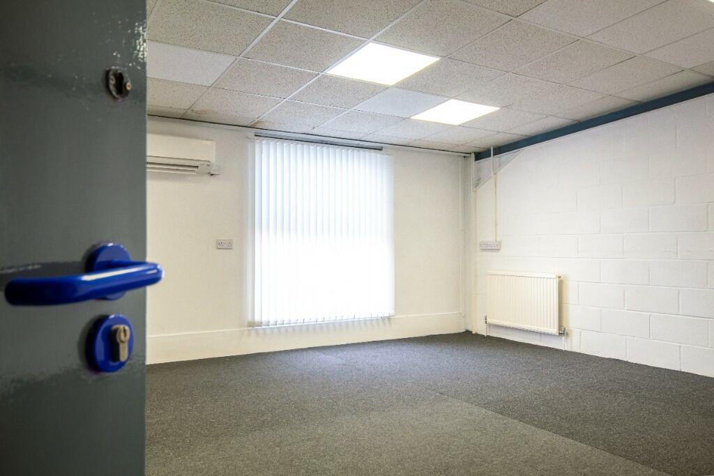 Serviced office to lease in Didcot Enterprise Centre, Hawksworth