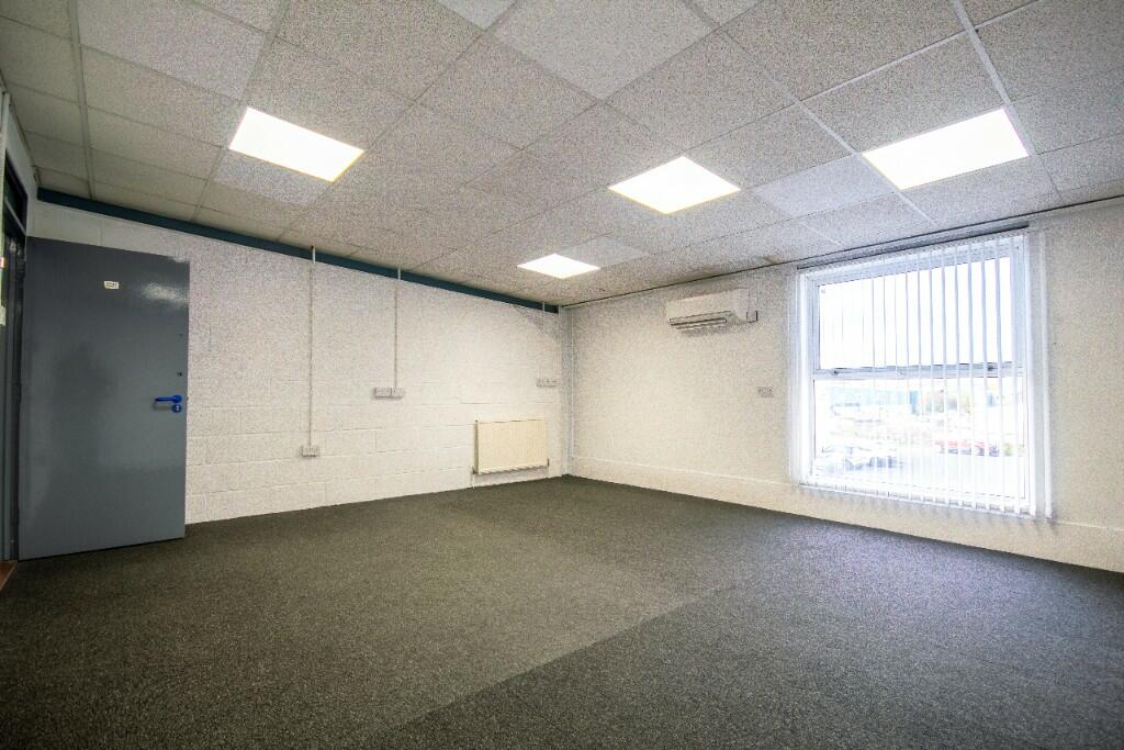 Serviced office to lease in Didcot Enterprise Centre, Hawksworth