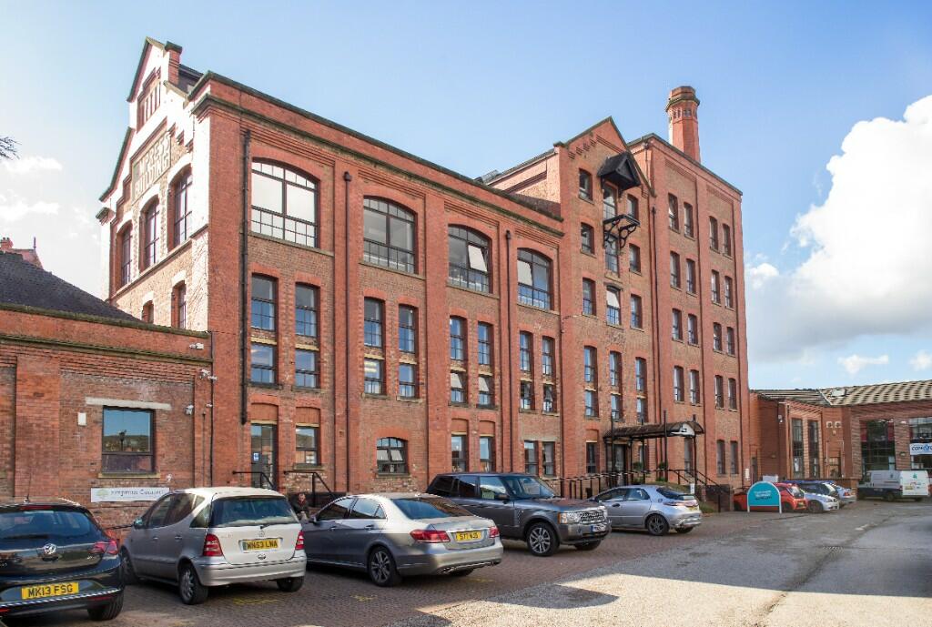 Mixed use property to lease in Chester Road, Manchester, Greater