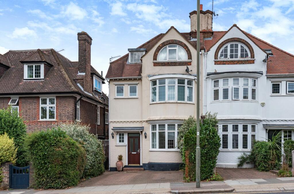 5 bedroom semidetached house for sale in North End Road, Golders Hill