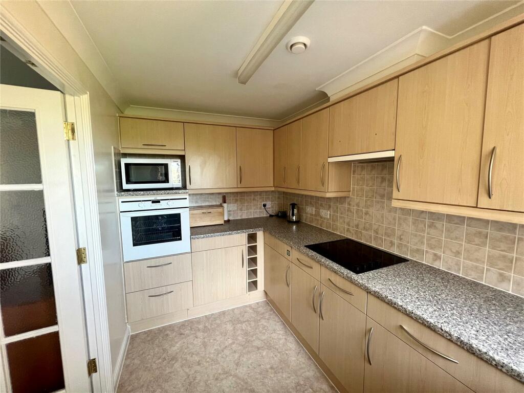 Buckingham Road, Brackley, NN13