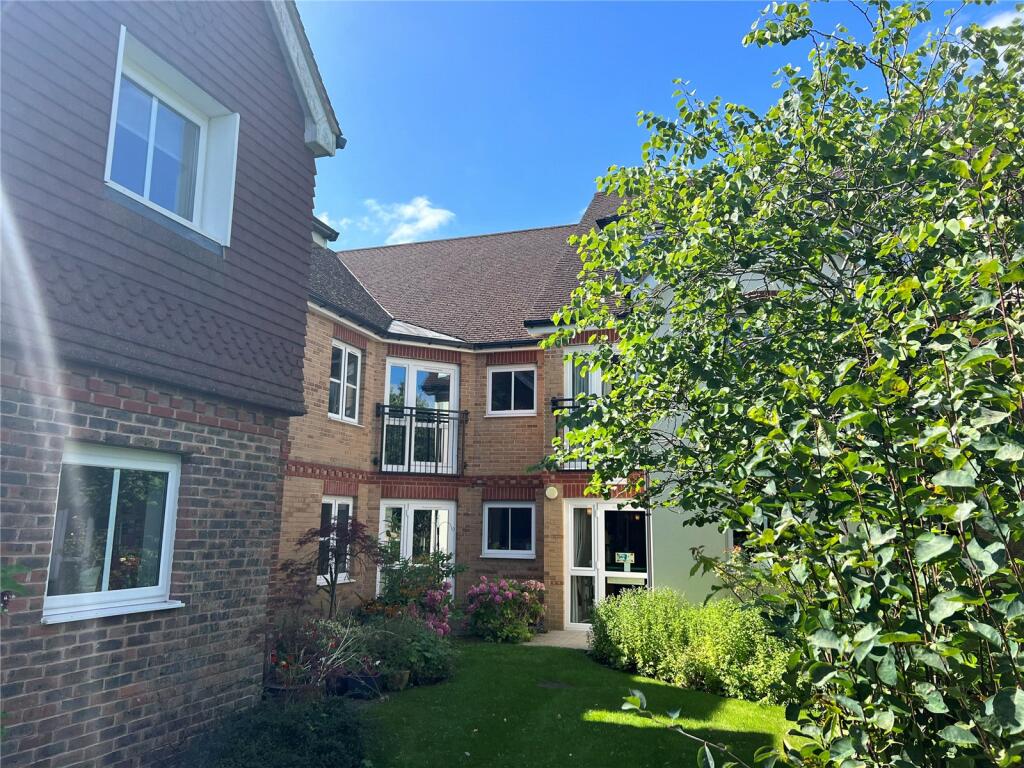 Buckingham Road, Brackley, NN13