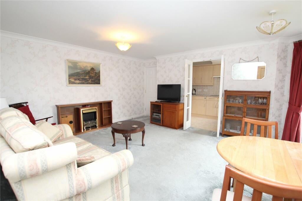 Buckingham Road, Brackley, NN13