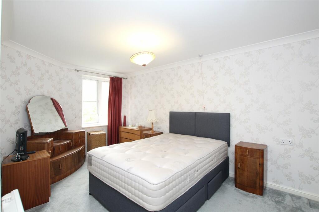 Buckingham Road, Brackley, NN13