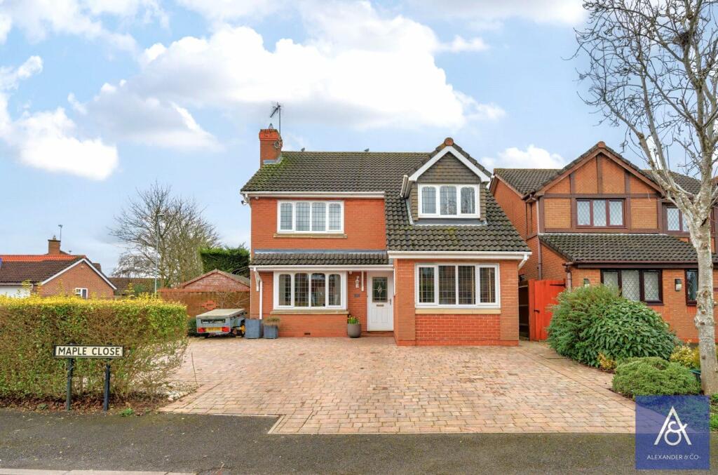 4 bedroom detached house for sale in Maple Close, Brackley, NN13