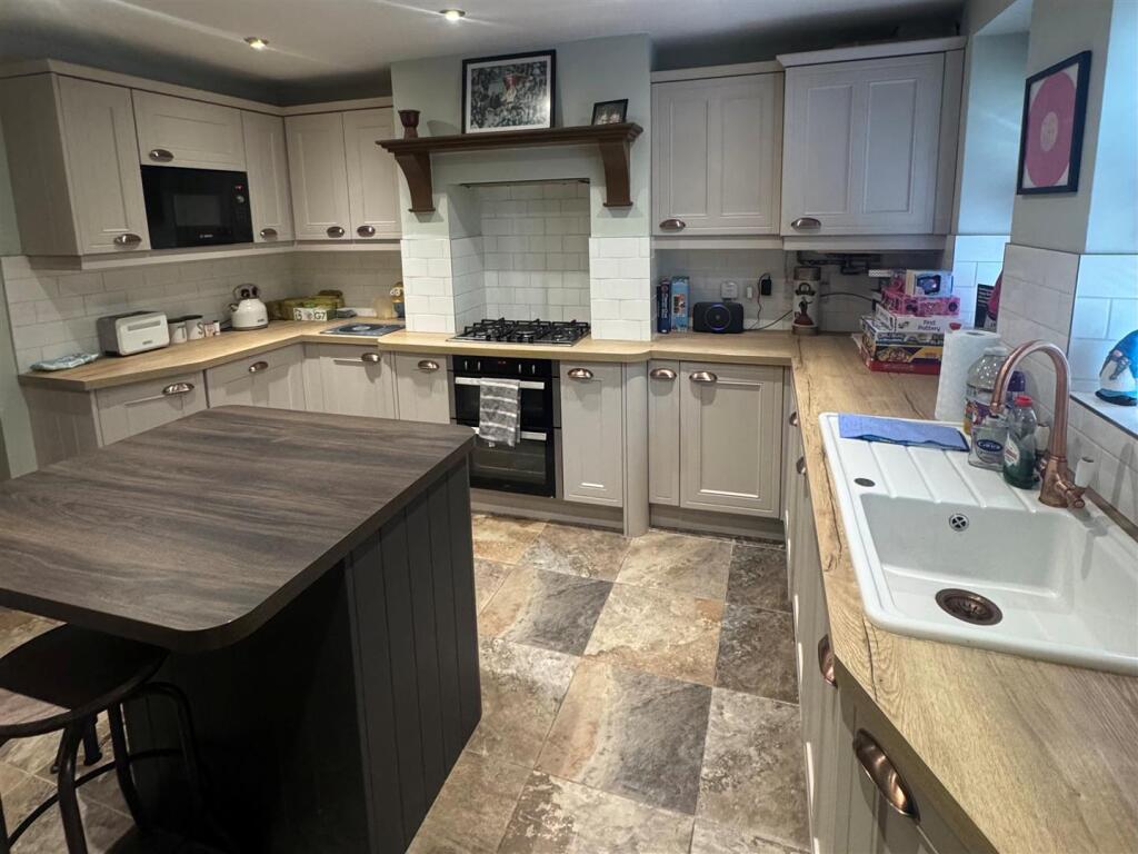 Main image of property: Stockport Road, Hyde