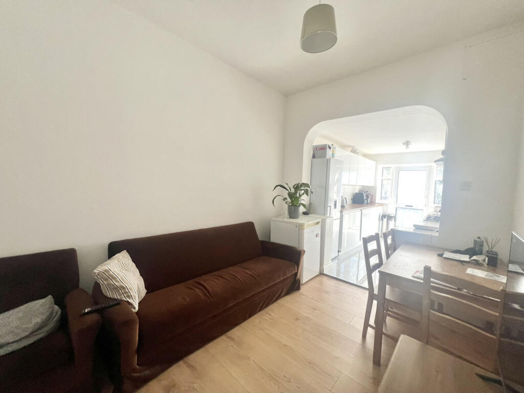 6 bedroom terraced house for rent in Undine Street, SW17