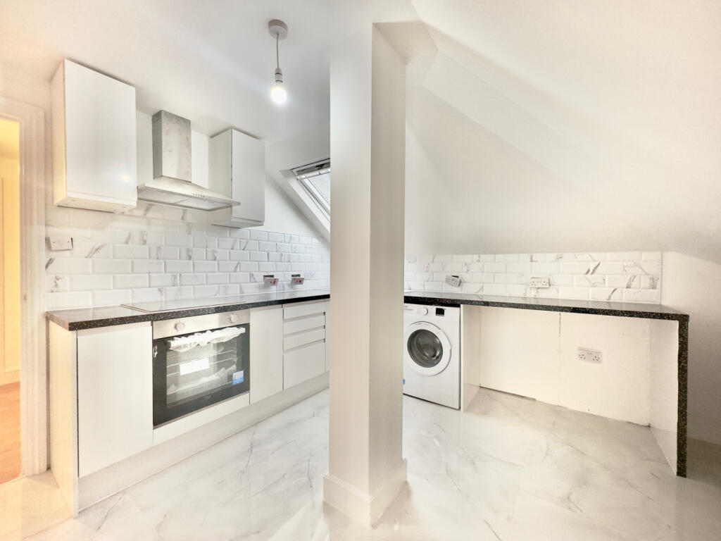 1 bedroom flat for rent in 48 Longley Road, SW17 9LL, SW17