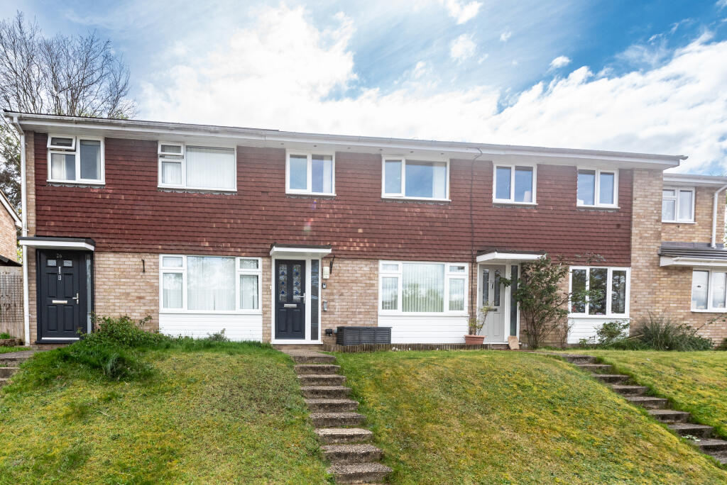 3 bedroom terraced house for sale in Grampian Road, Little Sandhurst
