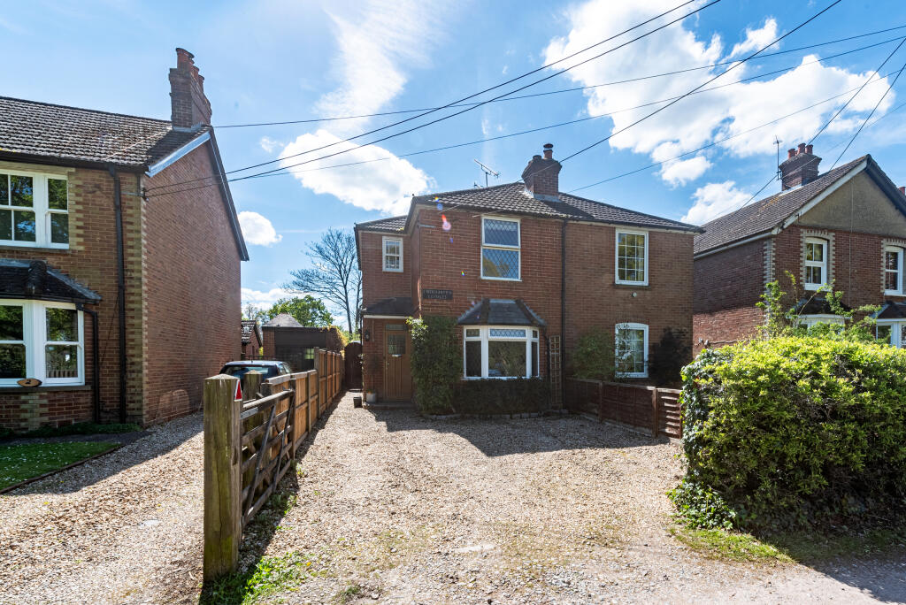 2 bedroom semidetached house for sale in Beckhampton Cottages, The
