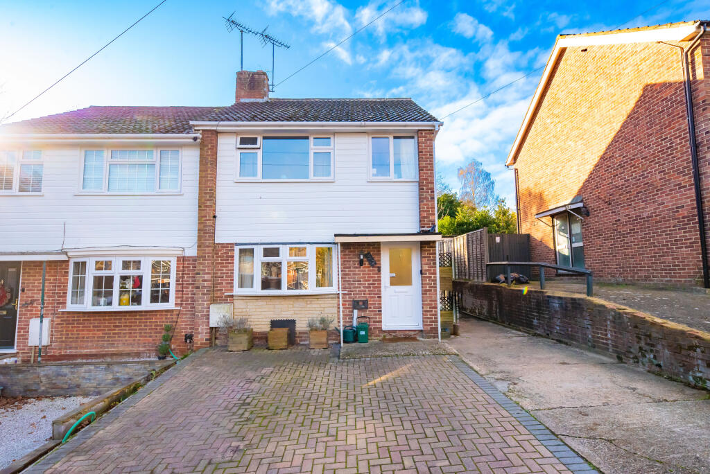 Main image of property: Maple Gardens, Yateley, Hampshire, GU46