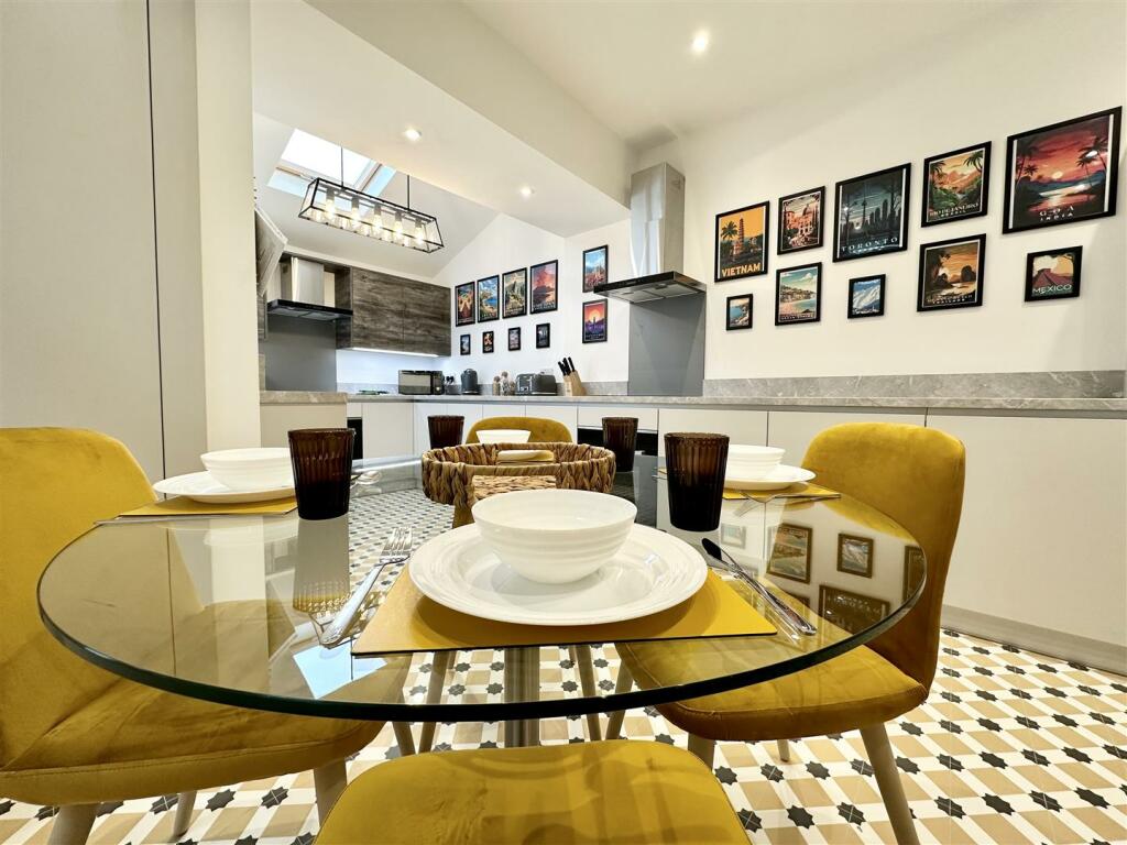 Additional property image - Bank Parade, Burnley