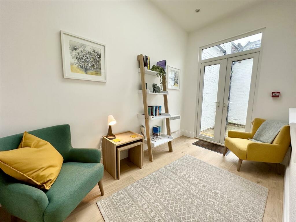Additional property image - Bank Parade, Burnley