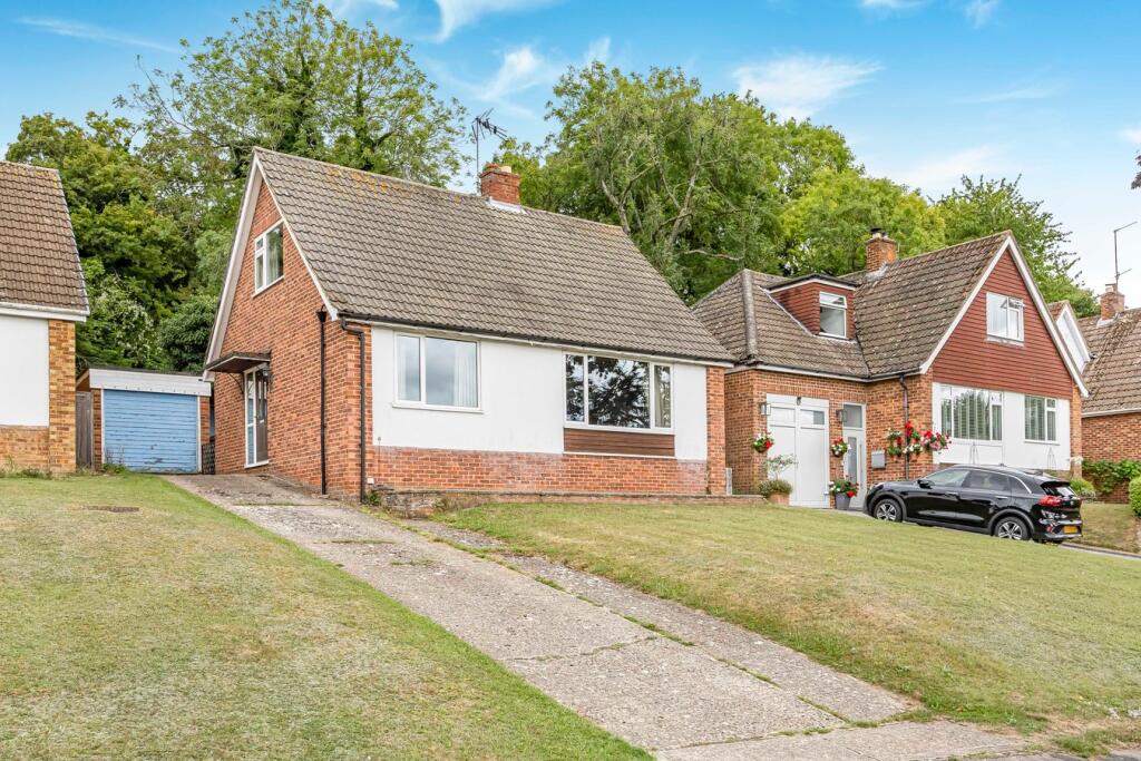 Main image of property: Squirrel Rise, Marlow, SL7