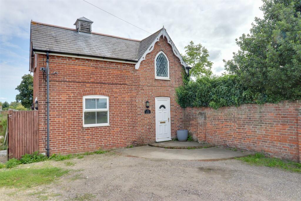 Additional property image - Colchester Road, Thorpe-Le-Soken, Clacton-On-Sea