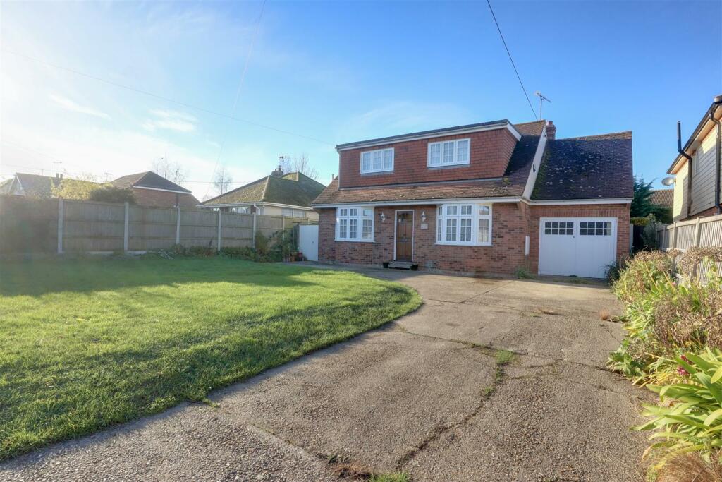 4 bedroom detached house for sale in Halstead Road, KirbyLeSoken, FrintonOnSea, CO13