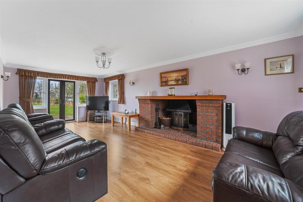 Additional property image - Point Clear Road, St. Osyth, Clacton-On-Sea