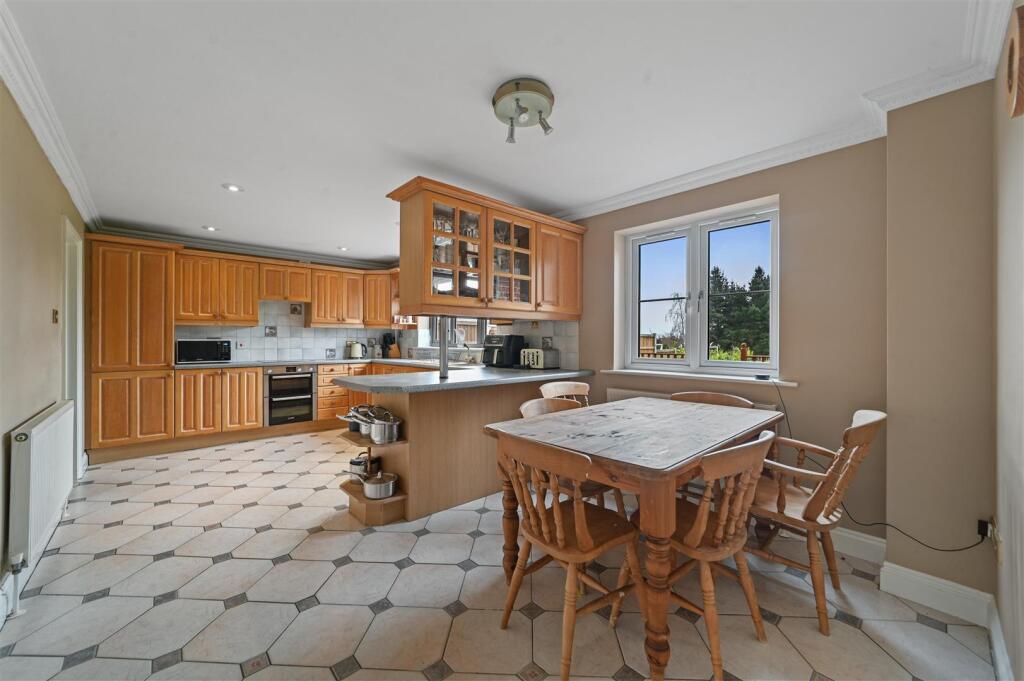 Additional property image - Point Clear Road, St. Osyth, Clacton-On-Sea