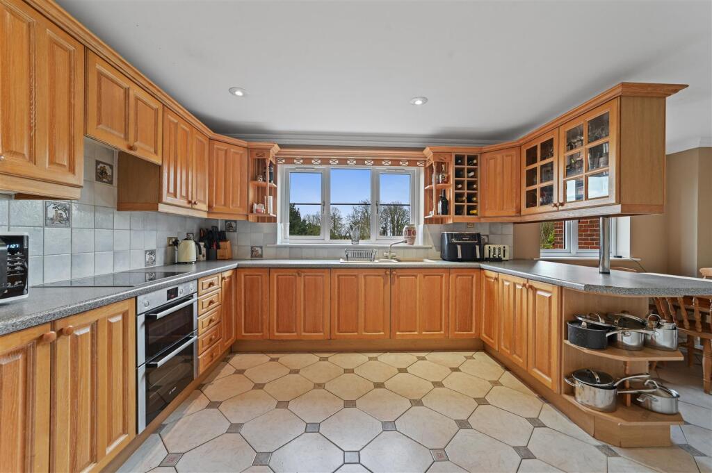 Additional property image - Point Clear Road, St. Osyth, Clacton-On-Sea