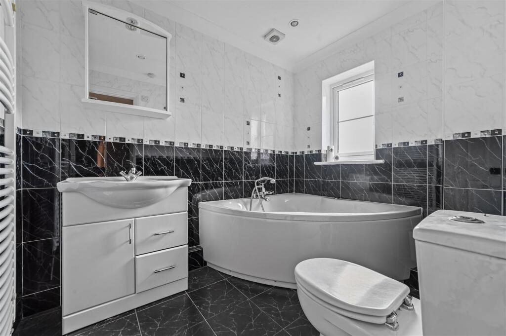 Additional property image - Point Clear Road, St. Osyth, Clacton-On-Sea