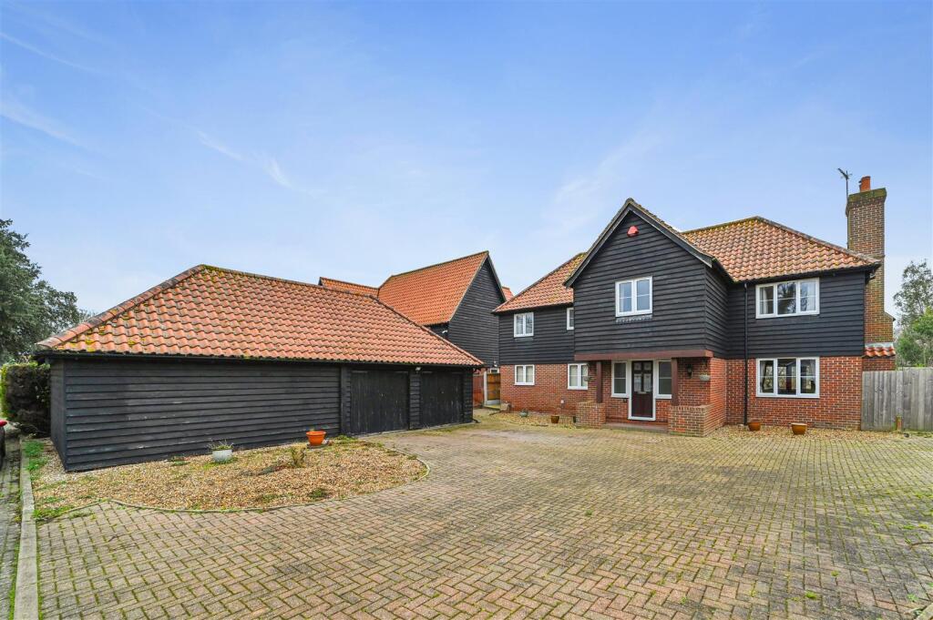 Additional property image - Point Clear Road, St. Osyth, Clacton-On-Sea