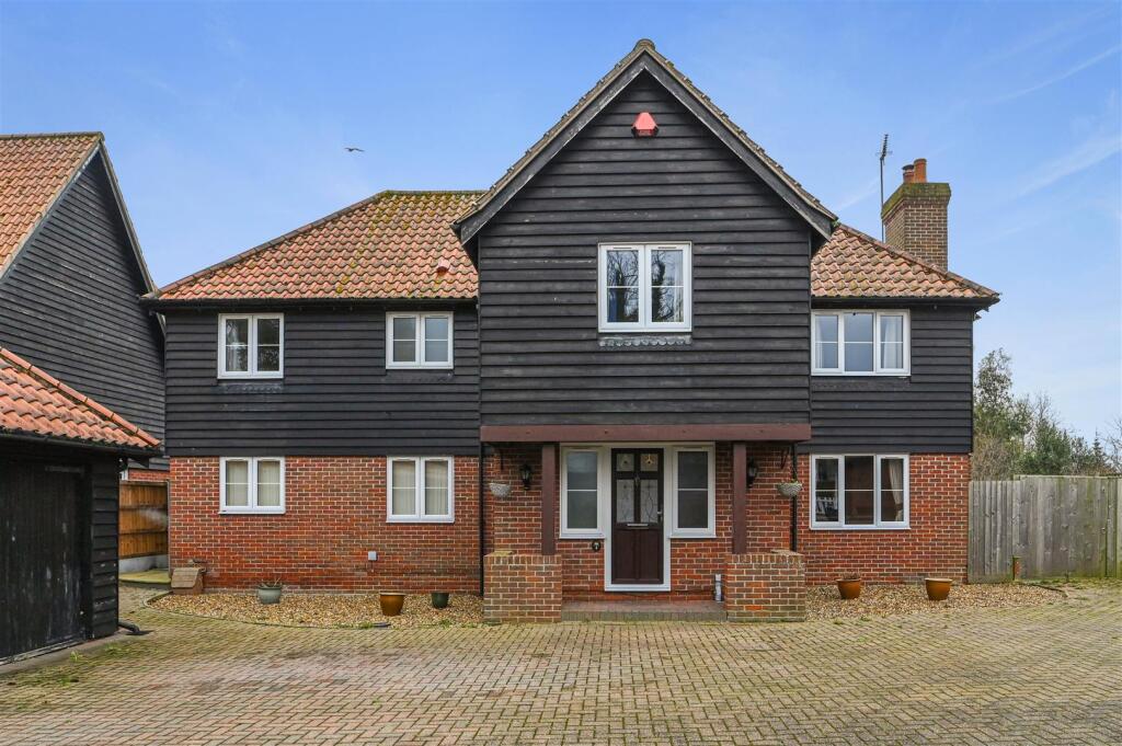 Additional property image - Point Clear Road, St. Osyth, Clacton-On-Sea