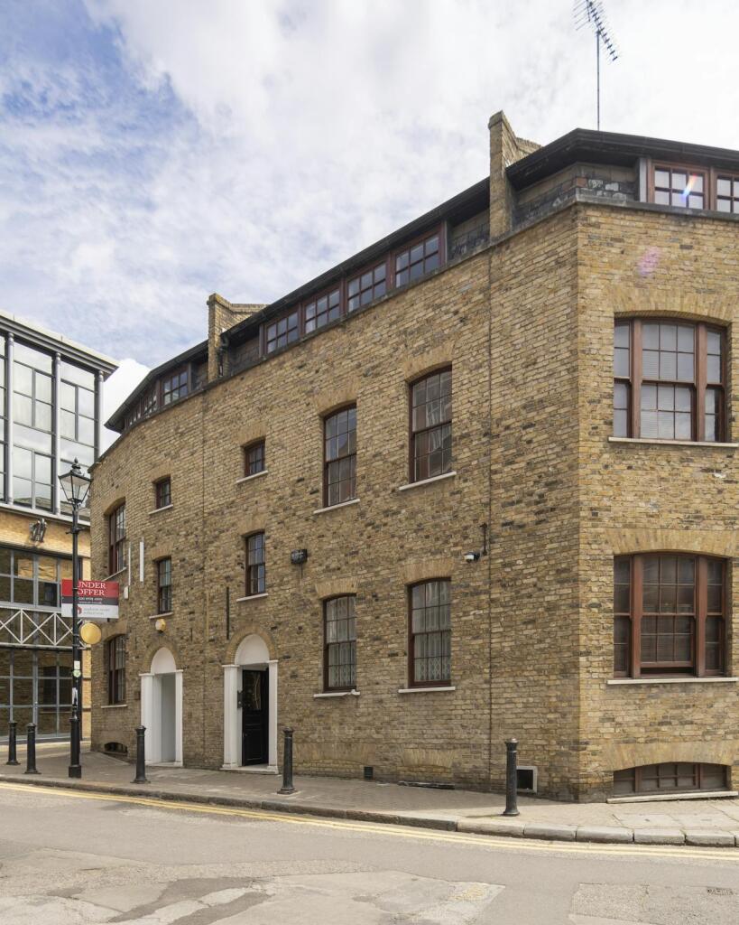 Main image of property: 44 Clerkenwell Close, London, EC1R 0AZ