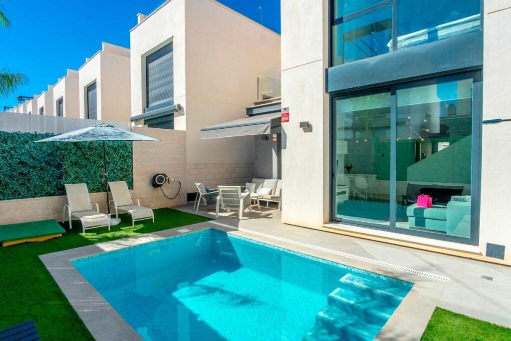 3 bedroom villa for sale in Valencia, Alicante, Villamartin, Spain