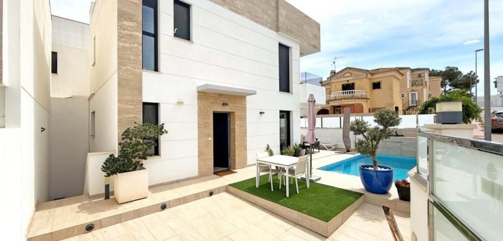 Main image of property: Valencia, Alicante, Villamartin