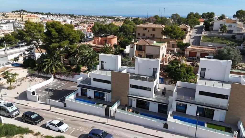 Main image of property: Valencia, Alicante, Villamartin
