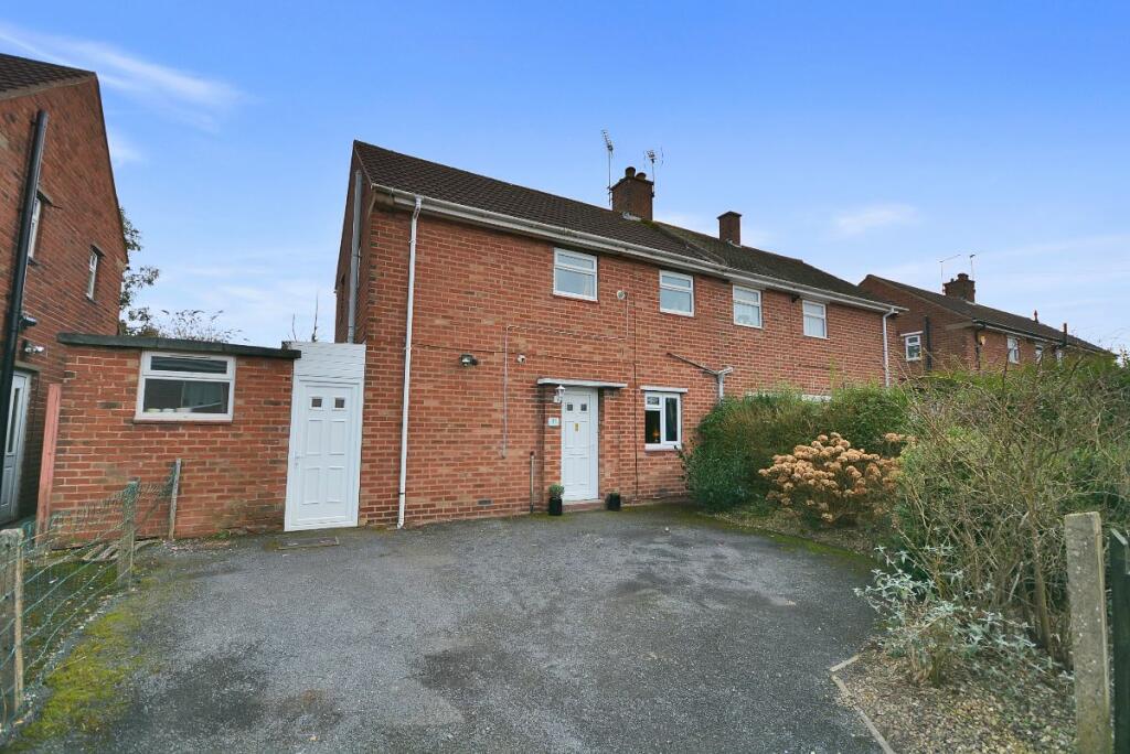 3 bedroom semidetached house for sale in Stamper Crescent, Suttonin