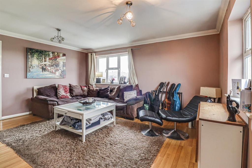 2 bedroom apartment for sale in Swan Lane, Wickford, SS11