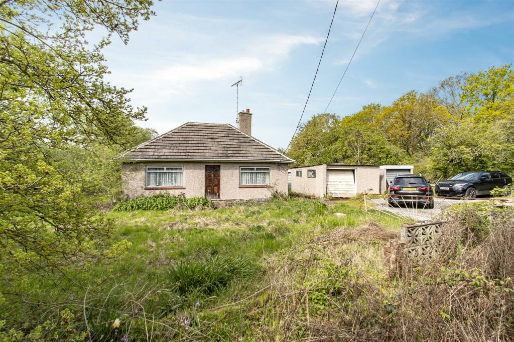 3 bedroom detached bungalow for sale in Orchard Avenue, Ramsden