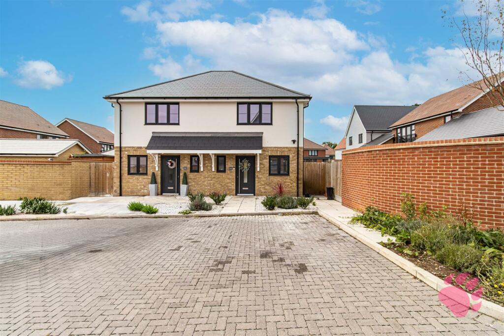 2 bedroom semidetached house for sale in Clark Street, Langdon Hills, SS16