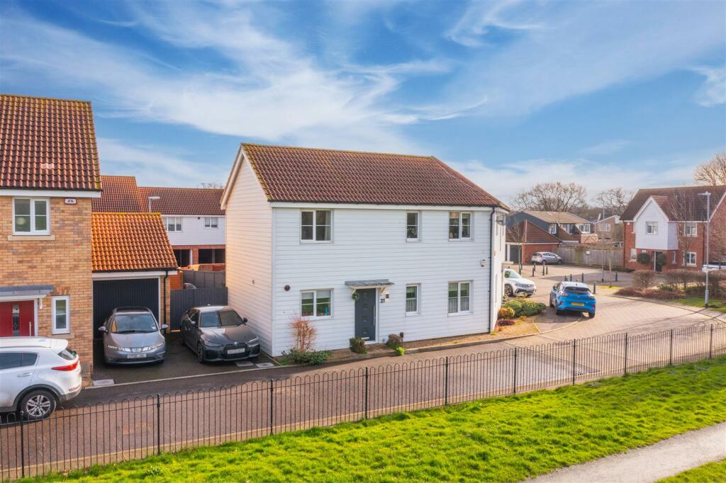 2 bedroom end of terrace house for sale in Markhams Close, Lee Chapel North, SS15