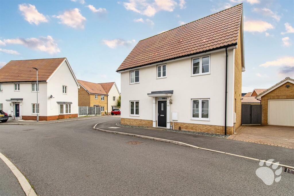 3 bedroom detached house for sale in Braeburn Way, Basildon, SS14